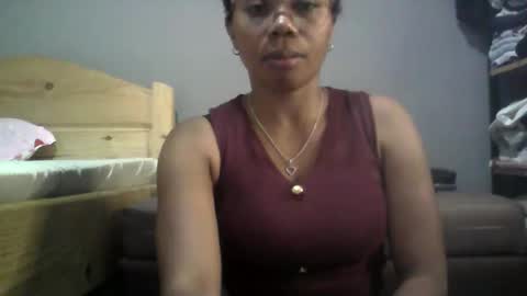 Snapshot of aicha_boobs chatting on 11/11/25, 03:45 Aicha boobs online show from 11/11/25, 03:45