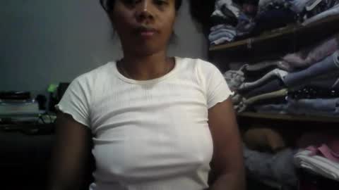 Snapshot of aicha_boobs chatting on 01/05/26, 11:41 Aicha boobs online show from 01/05/26, 11:41