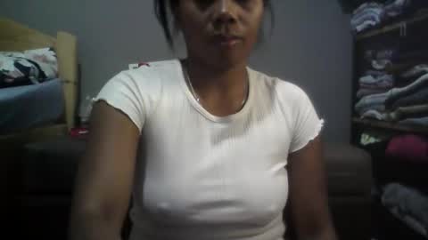 Snapshot of aicha_boobs chatting on 01/12/26, 06:02 Aicha boobs online show from 01/12/26, 06:02