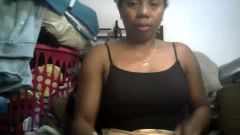Snapshot of aicha_boobs chatting on 05/29/26, 01:58 Aicha boobs online show from 05/29/26, 01:58