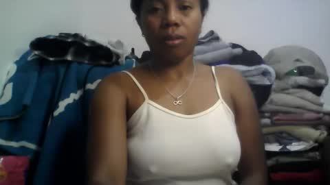 Snapshot of aicha_boobs chatting on 06/05/26, 12:28 Aicha boobs online show from 06/05/26, 12:28