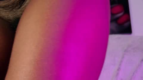 Snapshot of aidaadams chatting on 10/05/25, 04:38 Aida  online show from 10/05/25, 04:38