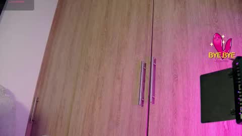 Snapshot of aidaadams chatting on 10/19/25, 10:49 Aida  online show from 10/19/25, 10:49