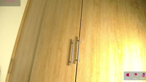 Snapshot of aidaadams chatting on 10/20/25, 11:21 Aida  online show from 10/20/25, 11:21