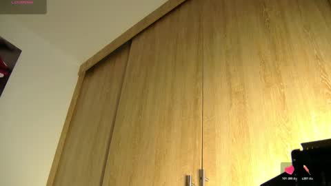 Snapshot of aidaadams chatting on 10/22/25, 11:21 Aida  online show from 10/22/25, 11:21