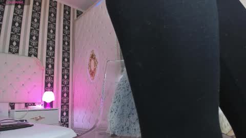 Snapshot of aidasina chatting on 10/26/25, 08:04 aidasina online show from 10/26/25, 08:04