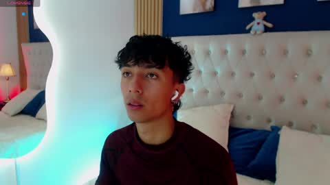 Snapshot of aiden_rivers_ chatting on 03/28/26, 01:11 Aiden online show from 03/28/26, 01:11