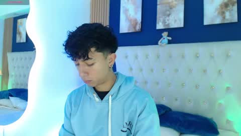 Snapshot of aiden_rivers_ chatting on 04/17/26, 01:03 Aiden online show from 04/17/26, 01:03
