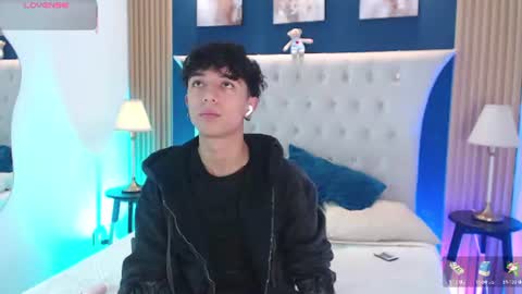 Snapshot of aiden_rivers_ chatting on 06/17/26, 01:12 Aiden online show from 06/17/26, 01:12