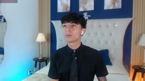 Snapshot of aiden_rivers_ chatting on 06/18/26, 01:15 Aiden online show from 06/18/26, 01:15