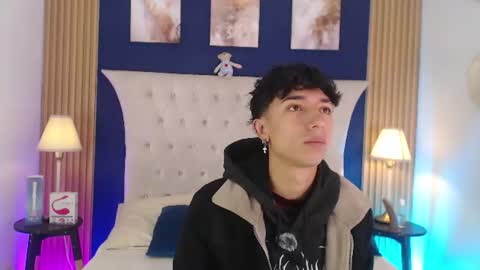 Snapshot of aiden_rivers_ chatting on 07/18/26, 01:04 Aiden online show from 07/18/26, 01:04