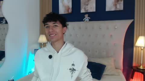 Snapshot of aiden_rivers_ chatting on 08/03/26, 01:05 Aiden online show from 08/03/26, 01:05