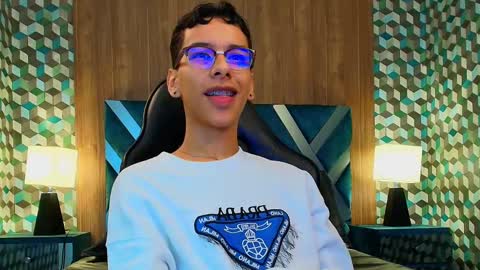 Snapshot of aiden_royce chatting on 09/25/25, 03:54 aiden_royce online show from 09/25/25, 03:54