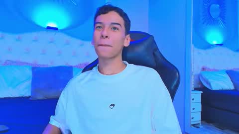 Snapshot of aiden_royce chatting on 09/28/25, 06:30 aiden_royce online show from 09/28/25, 06:30