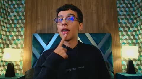 Snapshot of aiden_royce chatting on 10/10/25, 04:00 aiden_royce online show from 10/10/25, 04:00