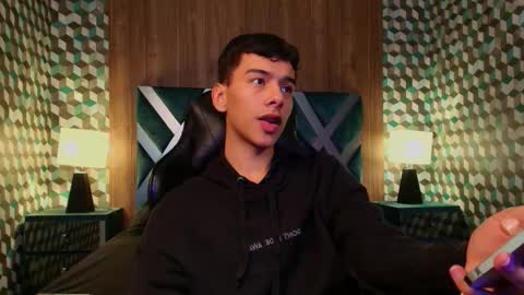 Snapshot of aiden_royce chatting on 11/16/25, 01:22 aiden_royce online show from 11/16/25, 01:22