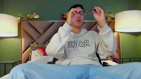 Snapshot of aiden_royce chatting on 12/04/25, 05:17 aiden_royce online show from 12/04/25, 05:17