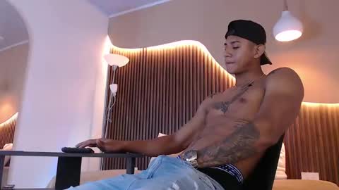 Aiden online show from 09/28/25, 01:16