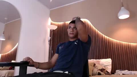 Aiden online show from 10/10/25, 02:16