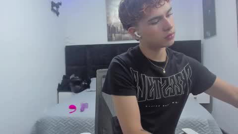 Aiden  online show from 10/22/25, 01:00