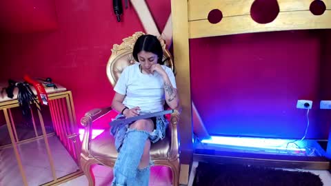  Aiko   Samantha  online show from 12/13/24, 07:25