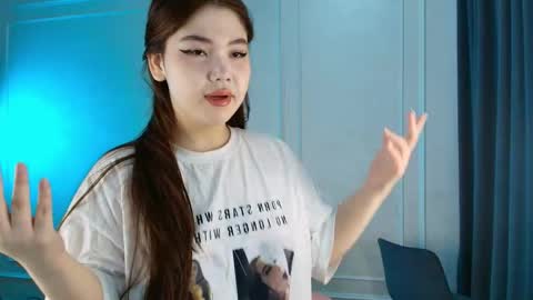 Snapshot of aiko_mainee chatting on 03/27/26, 01:44 aiko_mainee online show from 03/27/26, 01:44