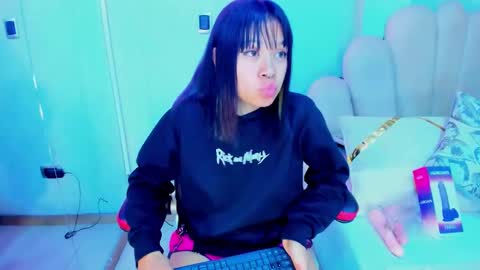 AikoLee online show from 03/08/25, 05:17