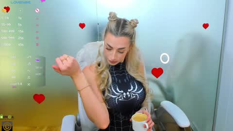 Snapshot of aileen_williams chatting on 11/01/25, 08:38 Allie online show from 11/01/25, 08:38