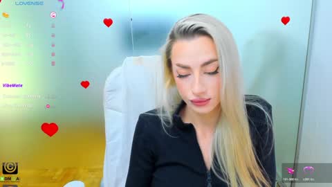 Snapshot of aileen_williams chatting on 11/14/25, 09:19 Allie online show from 11/14/25, 09:19