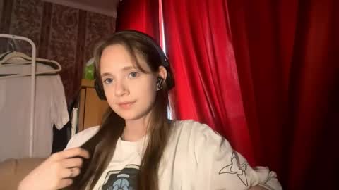 Snapshot of aileenamara chatting on 10/05/25, 10:13 Kira online show from 10/05/25, 10:13