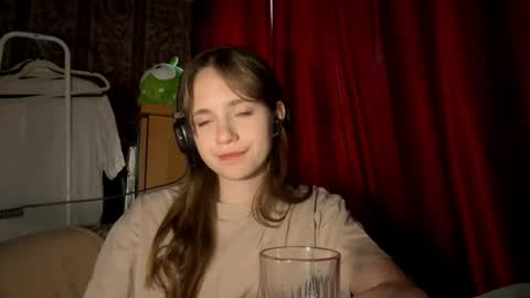 Snapshot of aileenamara chatting on 10/07/25, 12:35 Kira online show from 10/07/25, 12:35