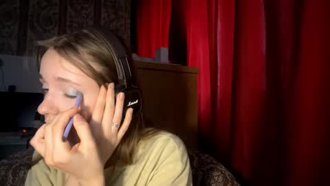 Snapshot of aileenamara chatting on 10/22/25, 11:10 Kira online show from 10/22/25, 11:10