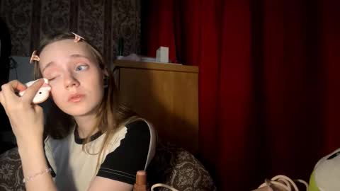 Snapshot of aileenamara chatting on 10/23/25, 10:58 Kira online show from 10/23/25, 10:58