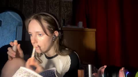 Snapshot of aileenamara chatting on 10/24/25, 03:14 Kira online show from 10/24/25, 03:14