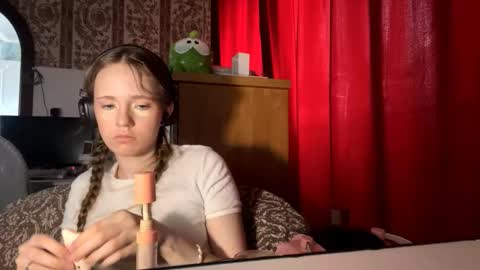 Snapshot of aileenamara chatting on 10/26/25, 07:14 Kira online show from 10/26/25, 07:14