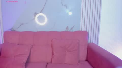 Ailyn online show from 10/10/25, 06:56