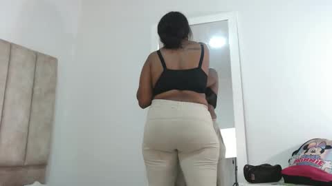Snapshot of ailyndelosrios01 chatting on 09/29/25, 01:49 ailyndelosrios01 online show from 09/29/25, 01:49