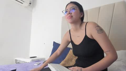 Snapshot of ainoa_pink chatting on 10/11/25, 08:07 Ainoa  online show from 10/11/25, 08:07