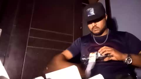 Snapshot of airoon91 chatting on 12/02/25, 10:53 airoon91 online show from 12/02/25, 10:53