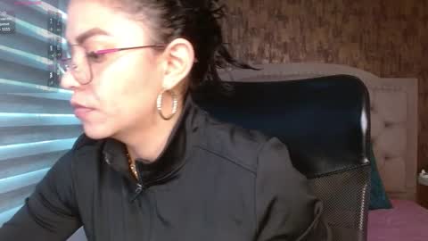 Snapshot of aisha__cambell chatting on 11/17/25, 11:49 aisha__cambell online show from 11/17/25, 11:49