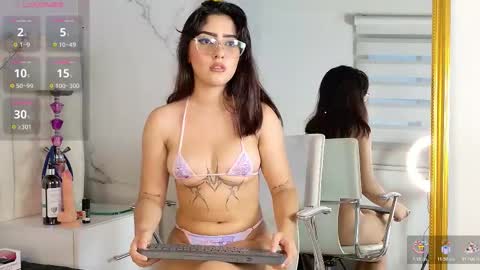 Snapshot of aisha_calloway chatting on 11/18/25, 10:25 aisha_calloway online show from 11/18/25, 10:25