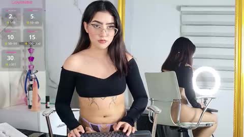 Snapshot of aisha_calloway chatting on 11/19/25, 10:54 aisha_calloway online show from 11/19/25, 10:54