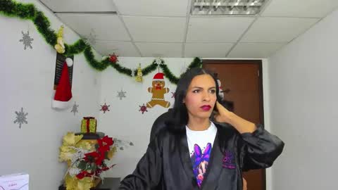 Aisha online show from 12/23/25, 08:01