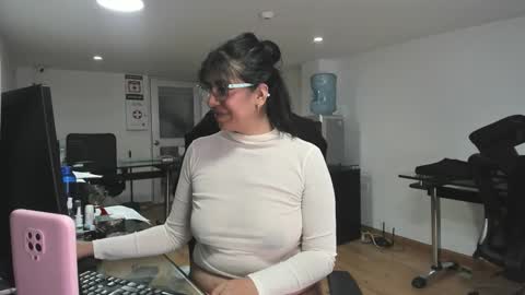 Katie   online show from 11/19/25, 03:23