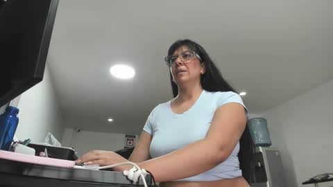 Katie   online show from 12/02/25, 04:02