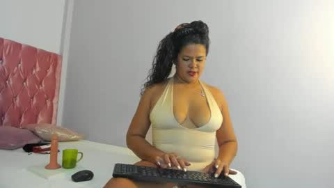 Snapshot of aisha_moore chatting on 06/11/26, 07:23 AISHA MOORE online show from 06/11/26, 07:23