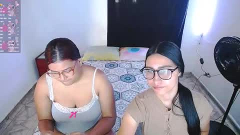 aisha_stacey0410 online show from 12/20/25, 04:36