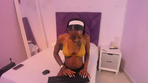 Snapshot of aishalehmann chatting on 10/07/25, 11:40 aishalehmann online show from 10/07/25, 11:40