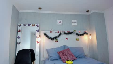 aishawild online show from 12/16/24, 12:27