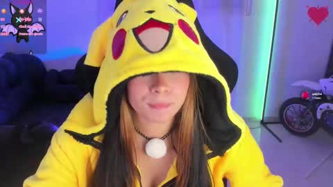 aishelyng20 online show from 10/15/25, 10:54